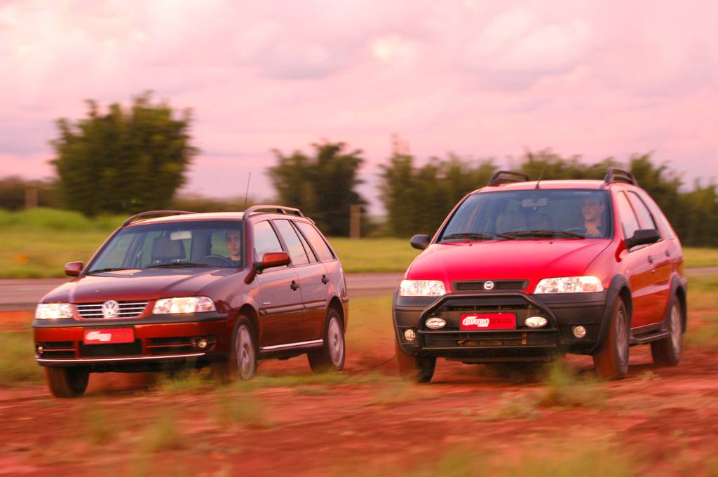 Teste comparativo entre os fora-de-estrada Volkswagen Parati Crossover 2.0 e Fia Teste comparativo entre os fora-de-estrada Volkswagen Parati Crossover 2.0 e Fia