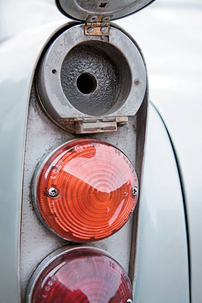 IMPRESSOES AO DIRIGIR ASTON MARTIN DB5 E ASTON MARTIN DBS IMPRESSOES AO DIRIGIR ASTON MARTIN DB5 E ASTON MARTIN DBS