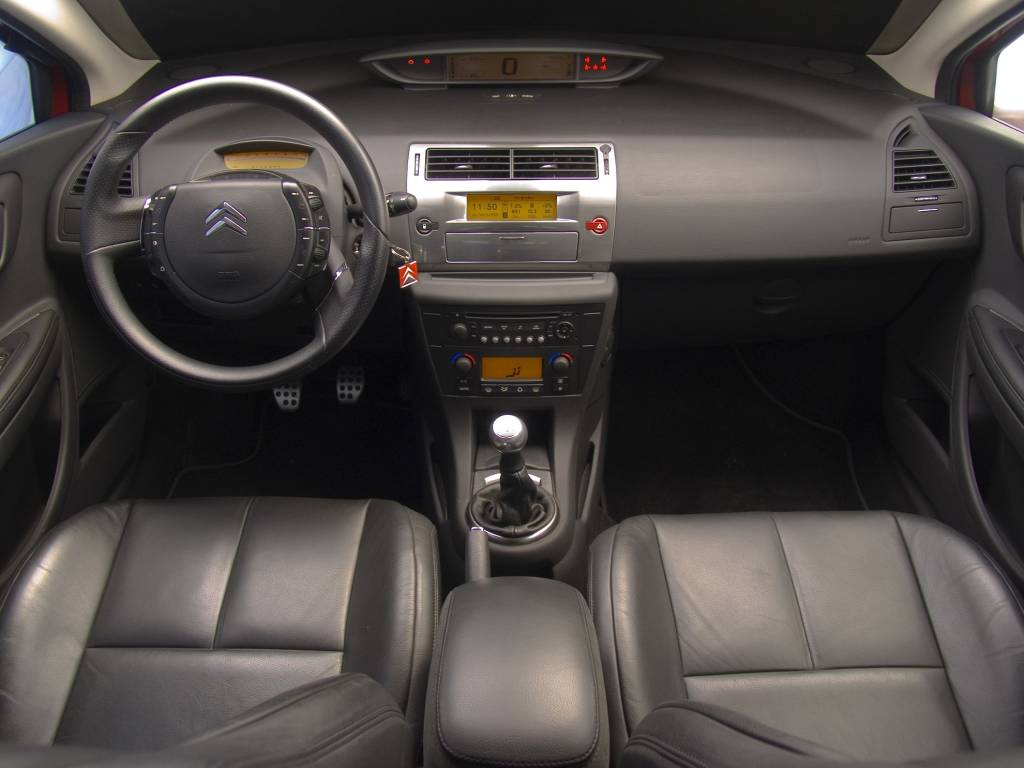 Automóvel C4 2.0 VTS, versão francesa, modelo 2005 da Citroën, testado pela revi_6 Automóvel C4 2.0 VTS, versão francesa, modelo 2005 da Citroën, testado pela revi_6