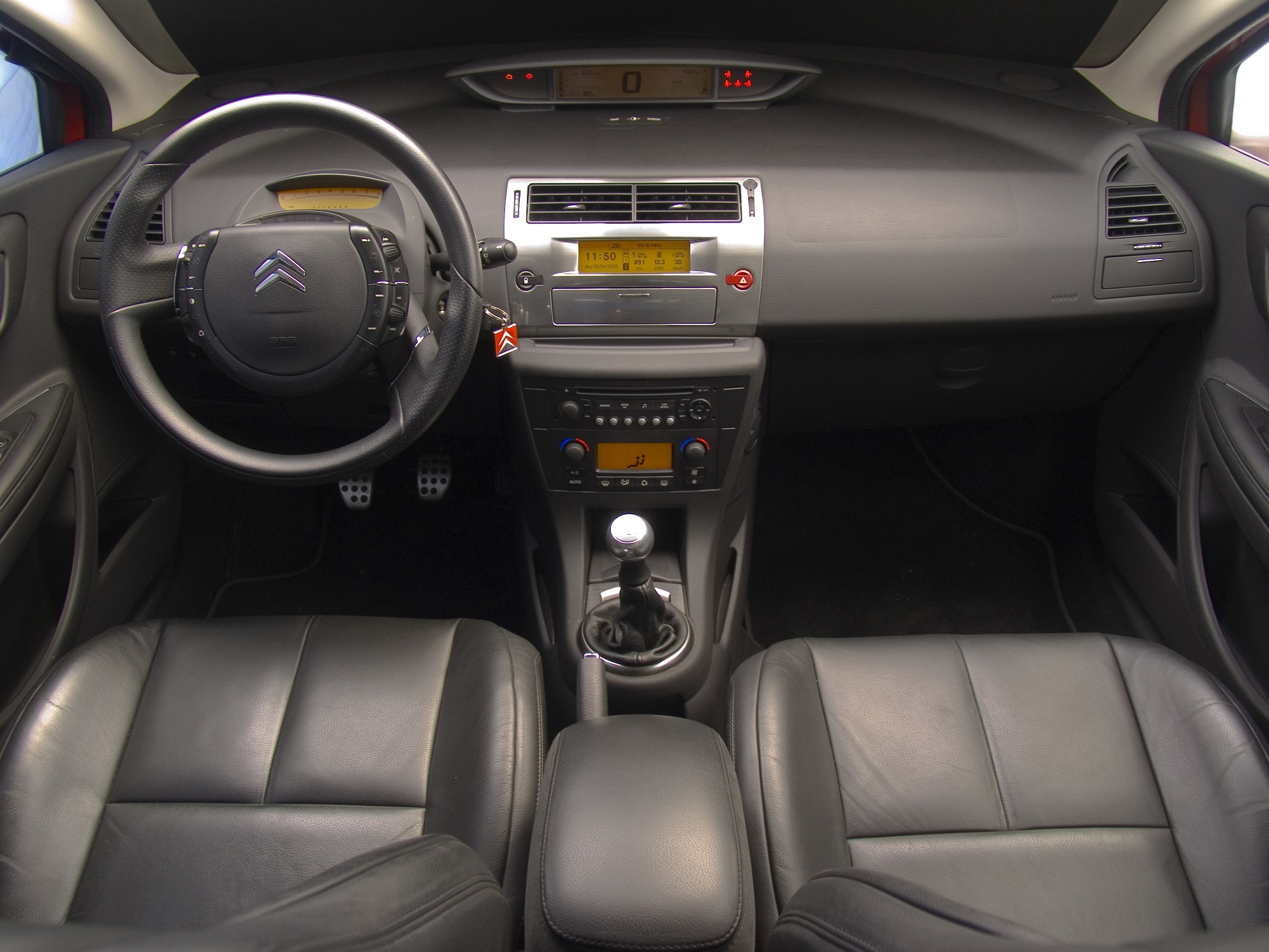 Automóvel C4 2.0 VTS, versão francesa, modelo 2005 da Citroën, testado pela revi_6