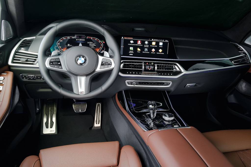 BMW X7 Até mesmo a condensação causada por bebidas geladas no console pode causar o problema, afirmam