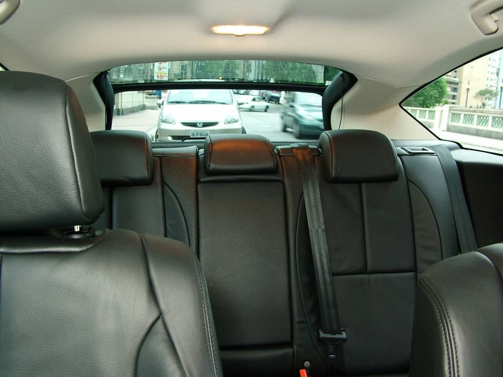 Interior do C4 2.0 VTS, da Citroën. Interior do C4 2.0 VTS, da Citroën.