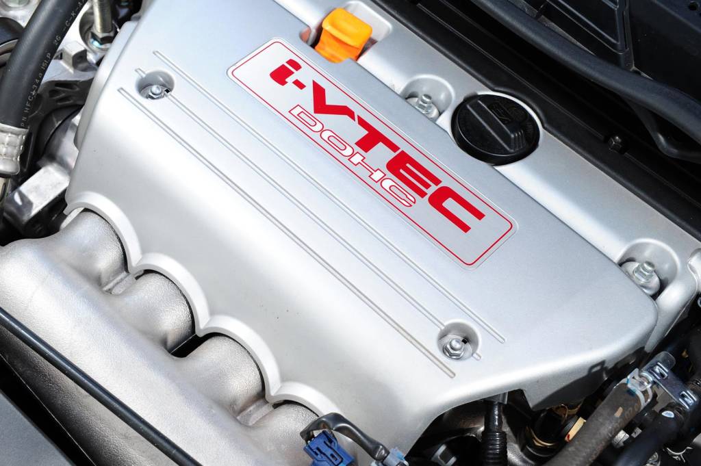 Motor do Civic SI modelo 2011 da Honda, durante teste comparativo da revista Qua Motores como o clássico 2.0 i-VTEC do Civic Si ficarão para a história
