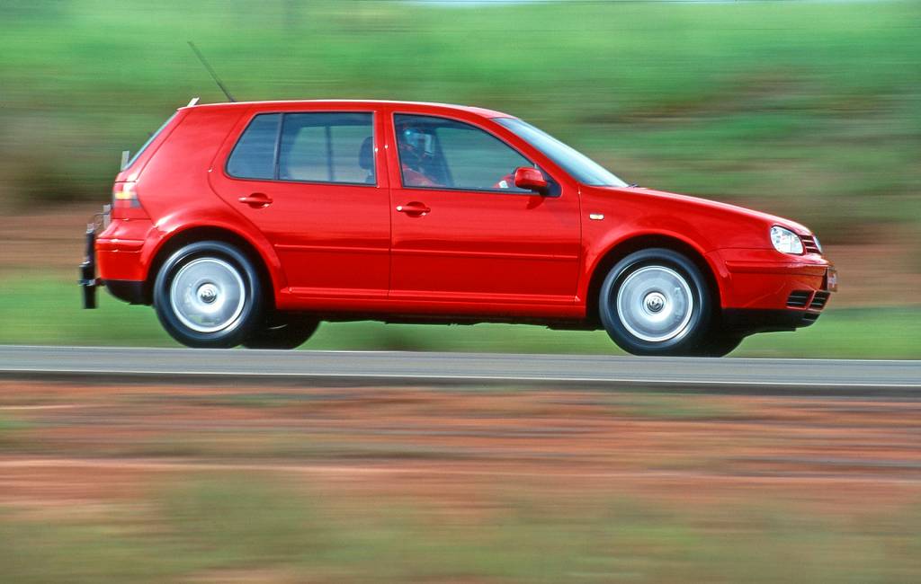 Golf 1.8 GTI, da Volkswagen, testando a frenagem. Golf 1.8 GTI, da Volkswagen, testando a frenagem.