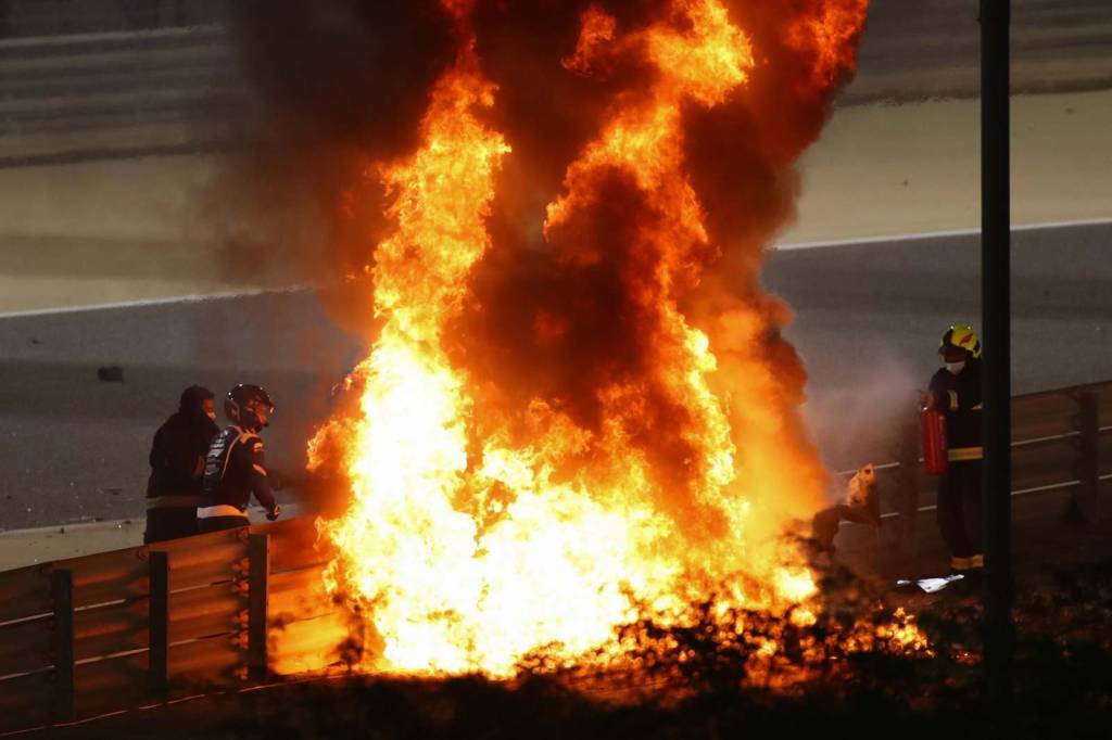 Após quase 30s, Romain Grosjean saiu deste incêndio com queimaduras leves