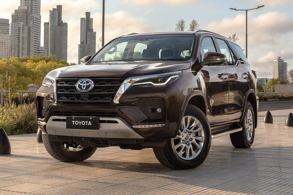 Toyota SW4: este SUV a diesel com 7 lugares vale quase R$ 400.000 ...