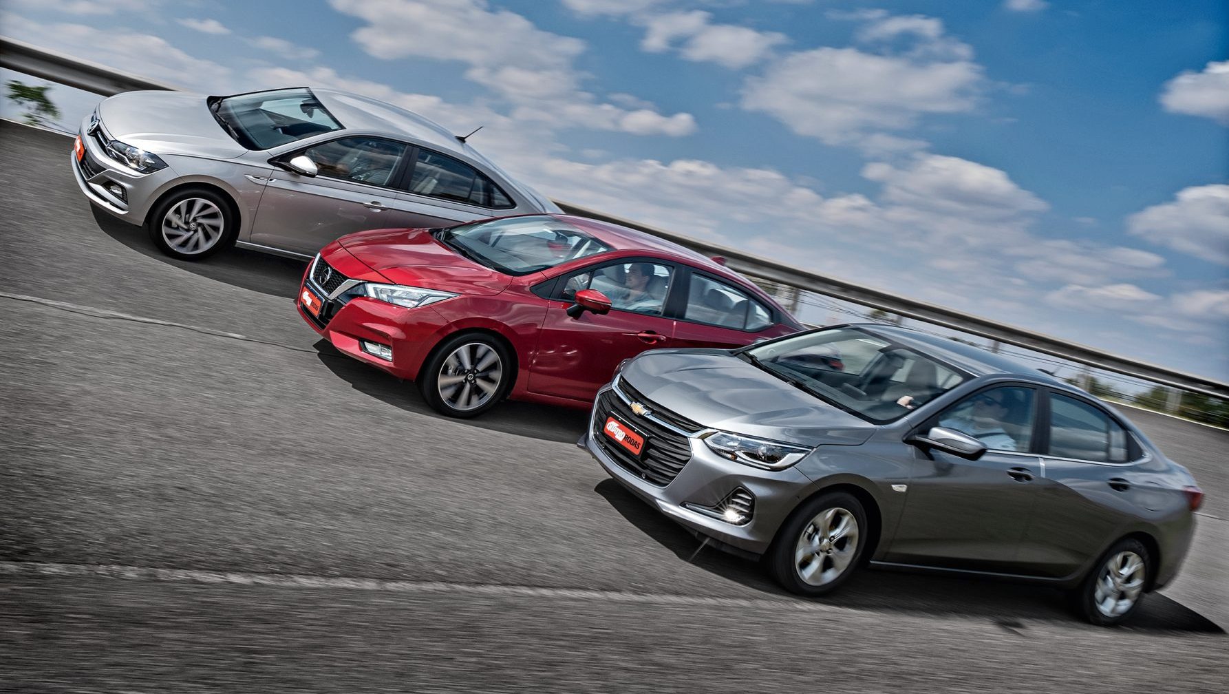 Comparativo de Sedãs 739