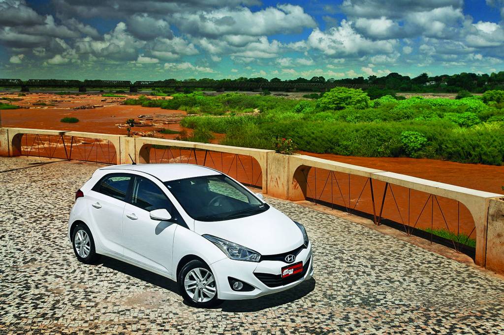 HB20 modelo 2013 da Hyundai durante teste de longa duração da revista Quatro Rodas. HB20 2013