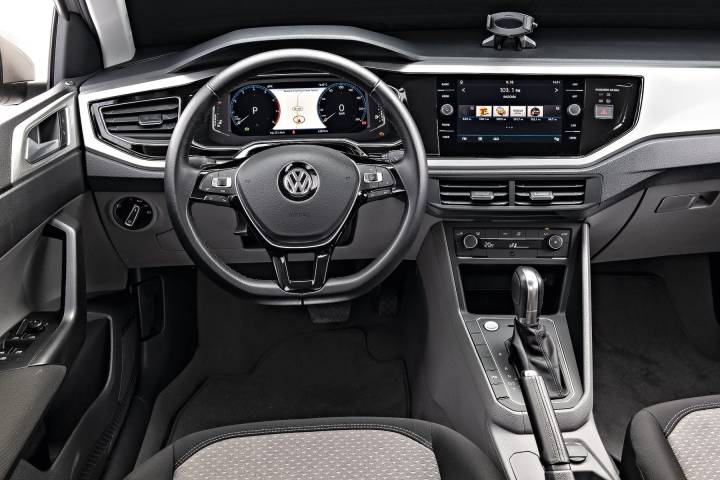 Comparativo: Chevrolet Onix Plus Premier 2024 e Volkswagen Virtus