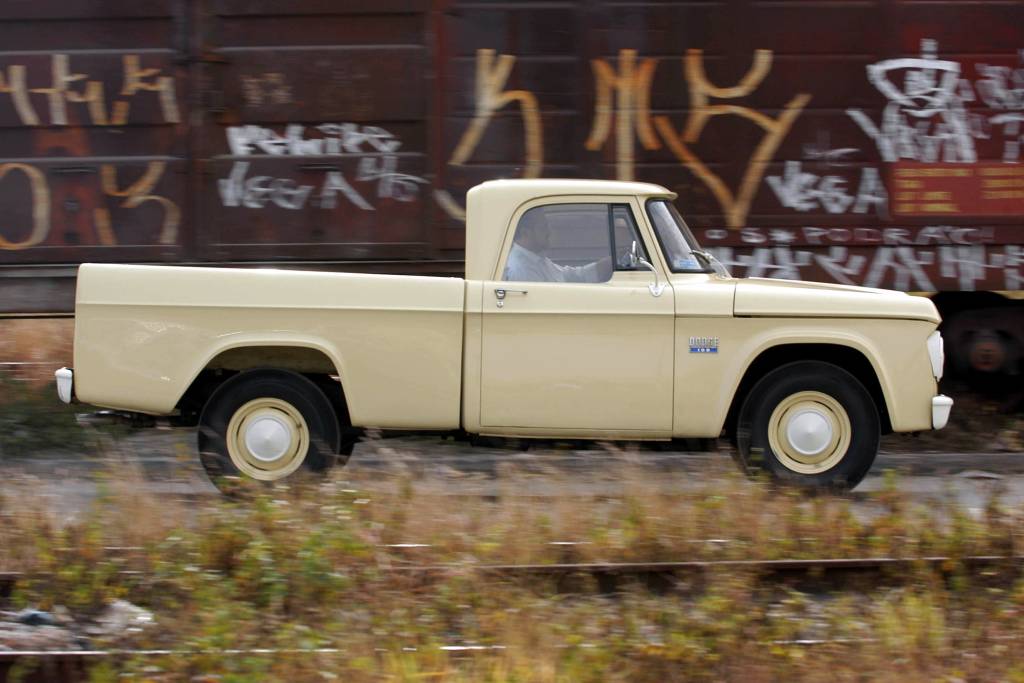 Dodge D 100, picape versão standard modelo 1970 da Chrysler, de propriedade de F