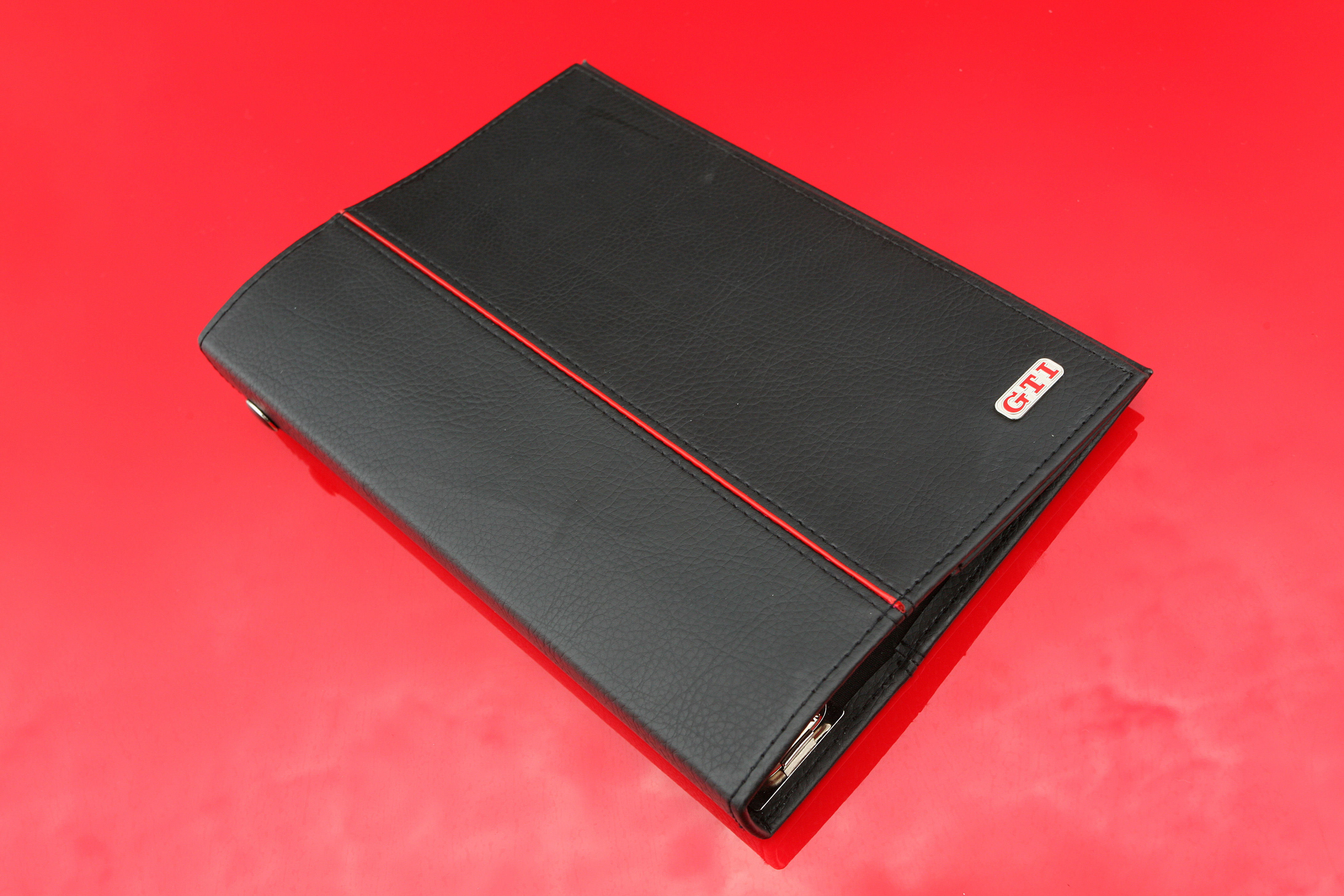 Manual-do-proprietário-do-Polo-GTI-modelo-2006-da-Volkswagen-durante-teste-da_1.jpg