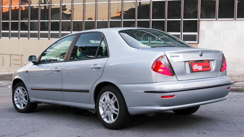 Marea SX 1.6 16V, modelo 2005 da Fiat, testado pela revista Quatro Rodas.