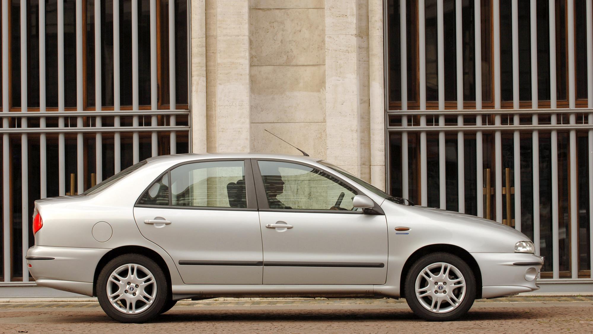 Marea SX 1.6 da Fiat, sedã modelo 2006, testado pela revista Quatro Rodas.