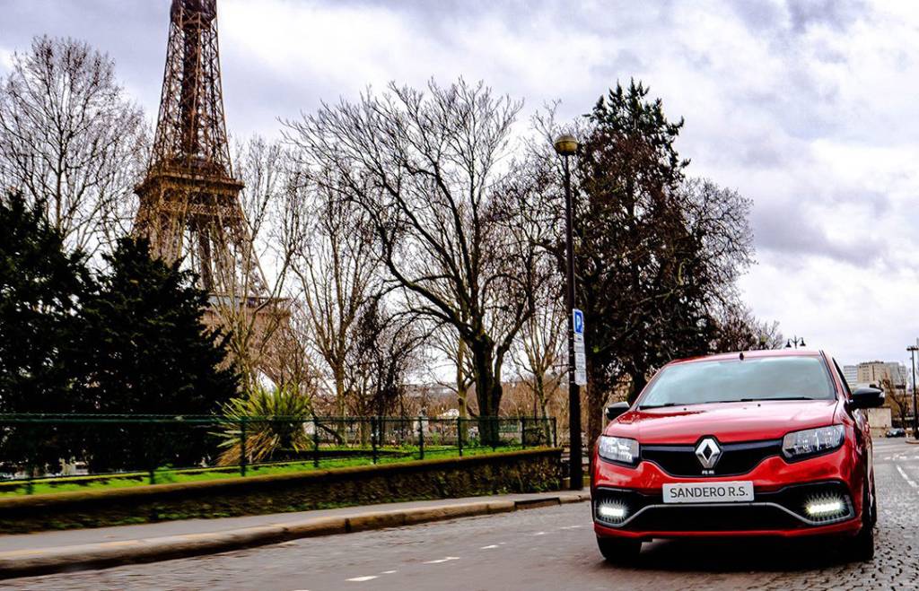 Renault Sandero RS em Paris, França (1) Renault Sandero RS em Paris, França