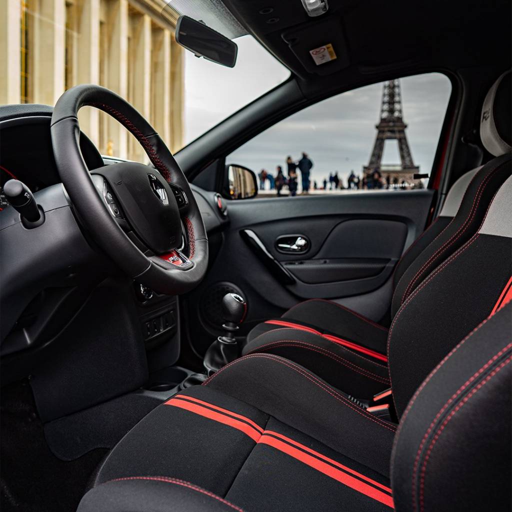 Renault Sandero RS em Paris, França (6) Renault Sandero RS em Paris, França