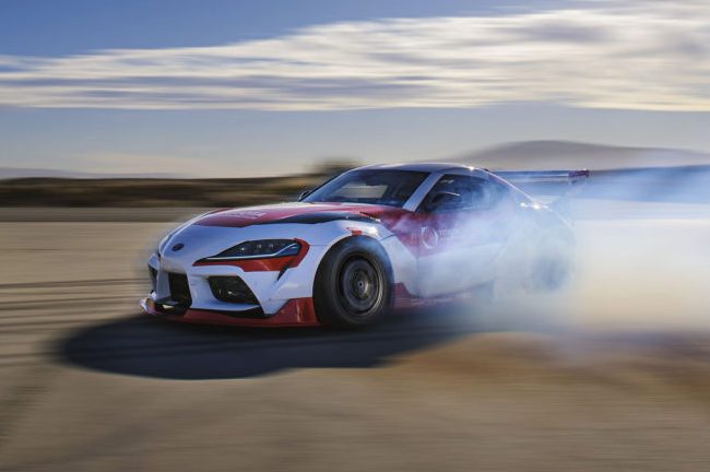 Este Toyota Supra autônomo faz drift tão bem quanto um piloto