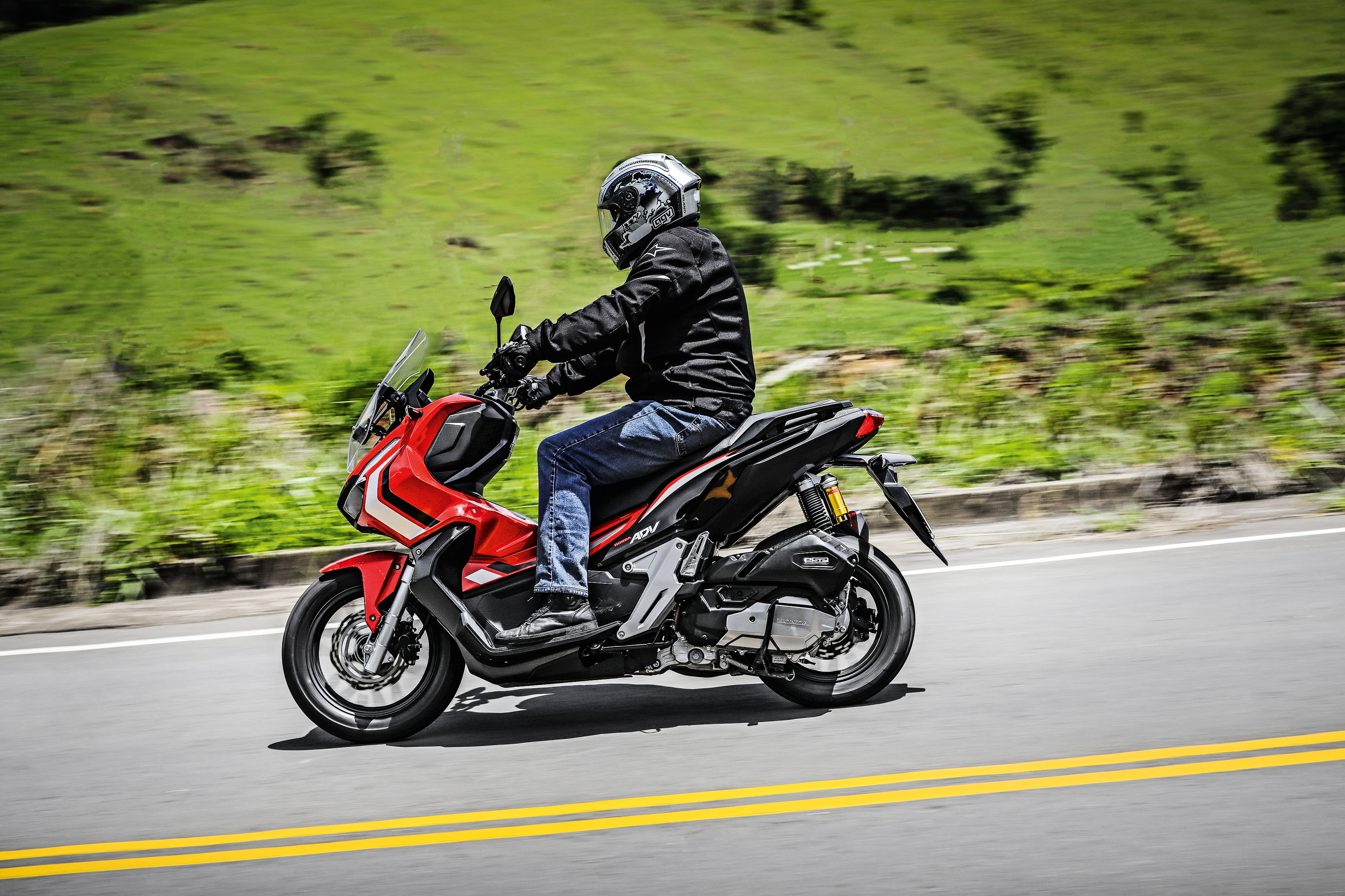 Honda Adv E Scooter Aventureira Que Te Livra Do Transito E Da Cidade Quatro Rodas