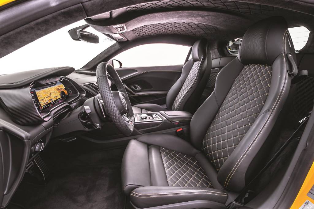 Audi R8 V10 Performance 2020 amarelo bancos