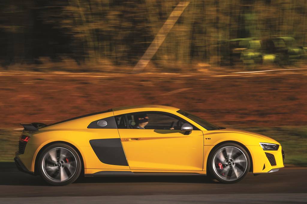 Audi R8 V10 Performance 2020 amarelo lateral