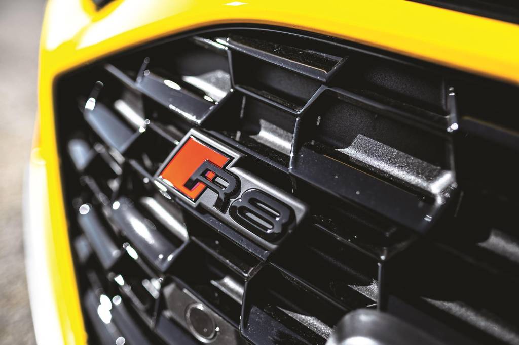 Audi R8 V10 Performance 2020 amarelo logo