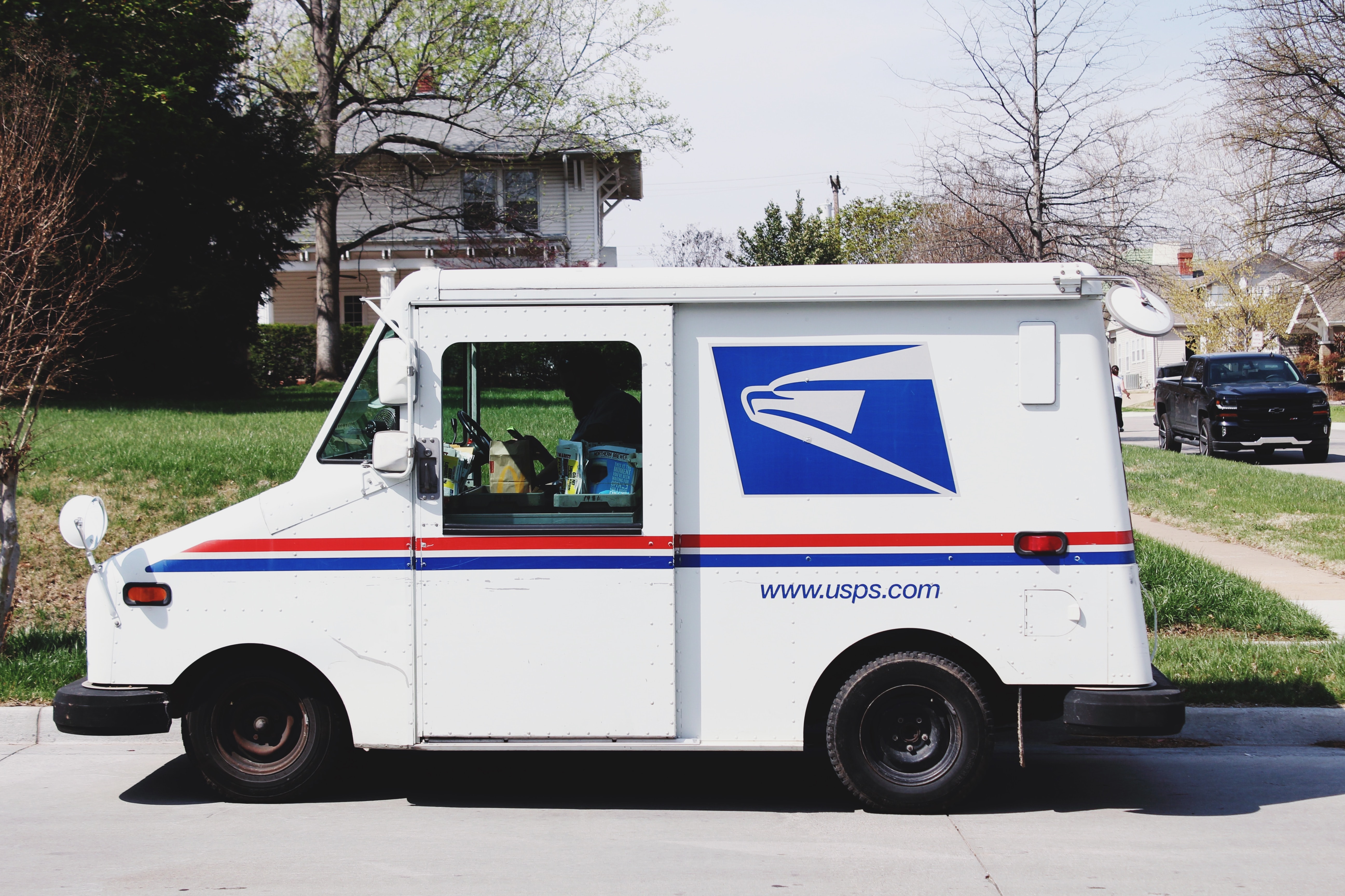 Os velhos Grumann LLV dos correios americanos são criticados pelo consumo, ausência de recursos básicos como ABS e idade avançada