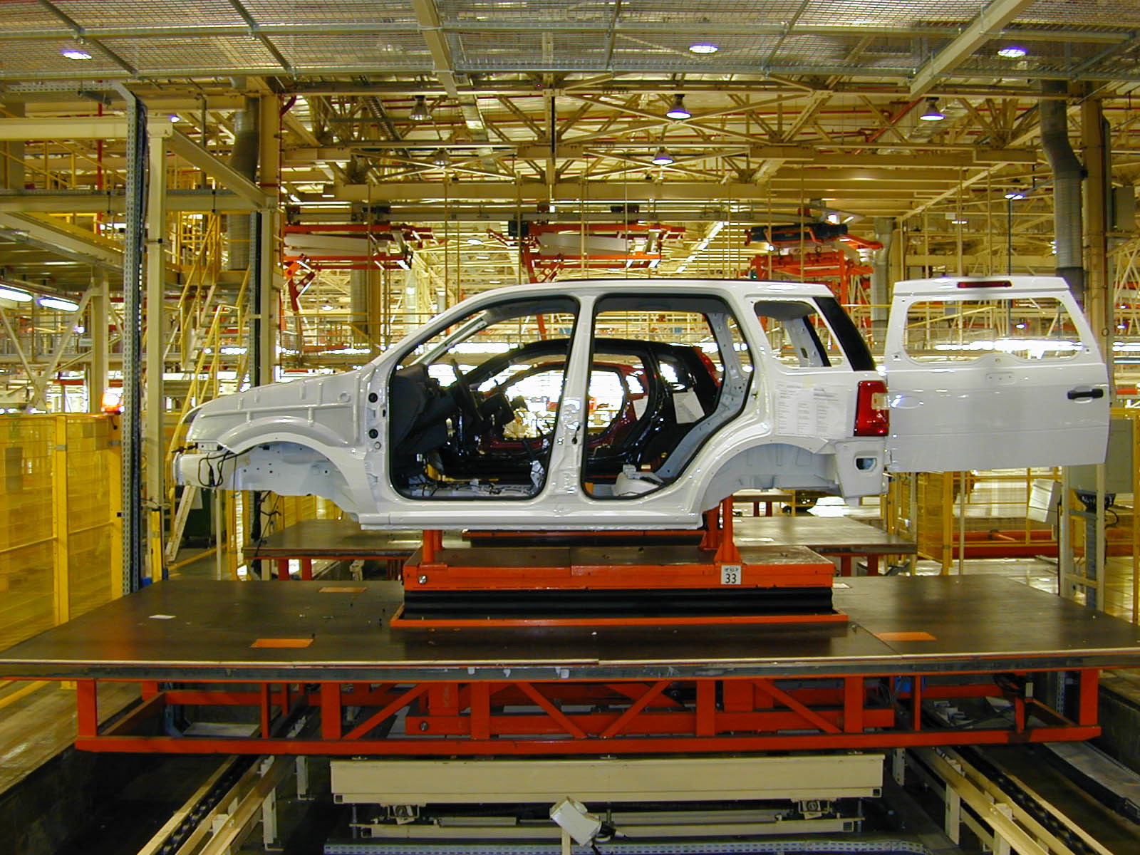 Linha de produção do EcoSport, na fábrica da Ford em Camaçari