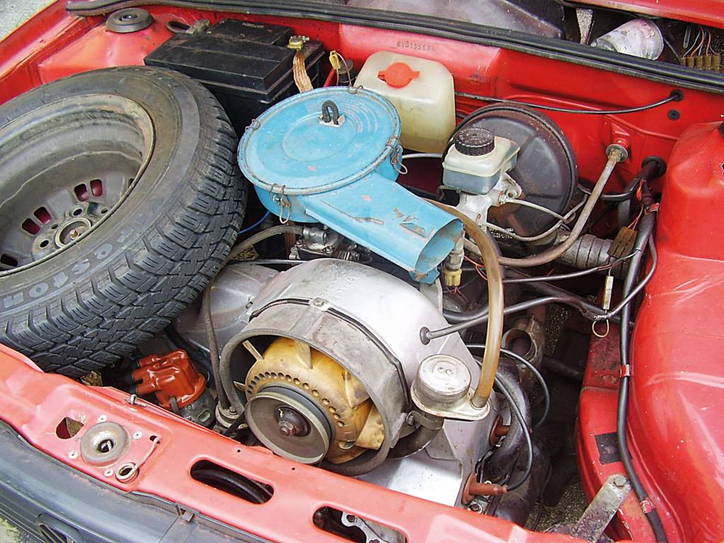 Motor com dois carburadores do Gol 1980