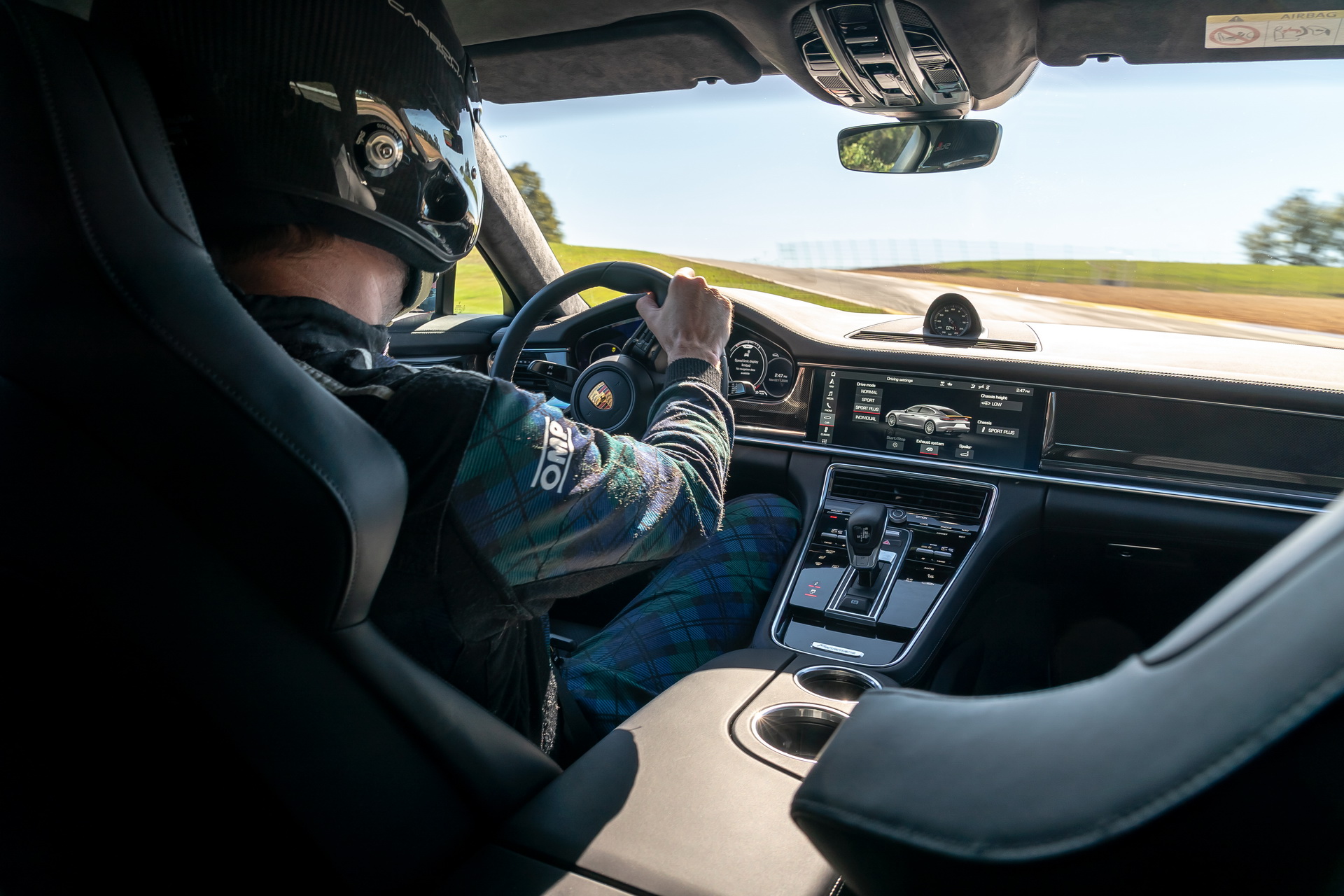 Porsche Panamera Turbo S 2021 volta em Road Atlanta visão interna Porsche Panamera Turbo S 2021 volta em Road Atlanta visão interna