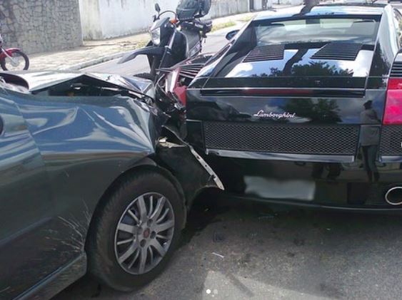 Lamborghini Gallardo envolvido em acidente de trânsito