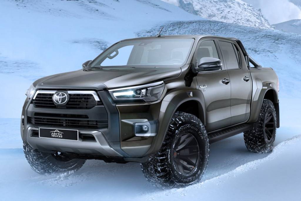 2021-toyota-hilux-at35-arctic-trucks-1 Nova Hilux 2021 ganha kit de R$ 140.000 para encarar lama e neve