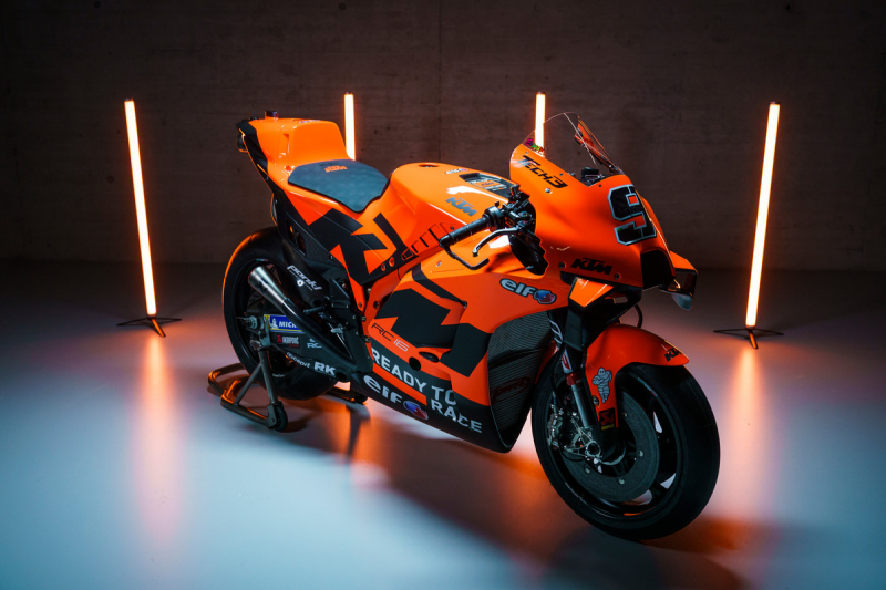 KTM revela motos 2021 com tech 3 usando pintura "oficial"