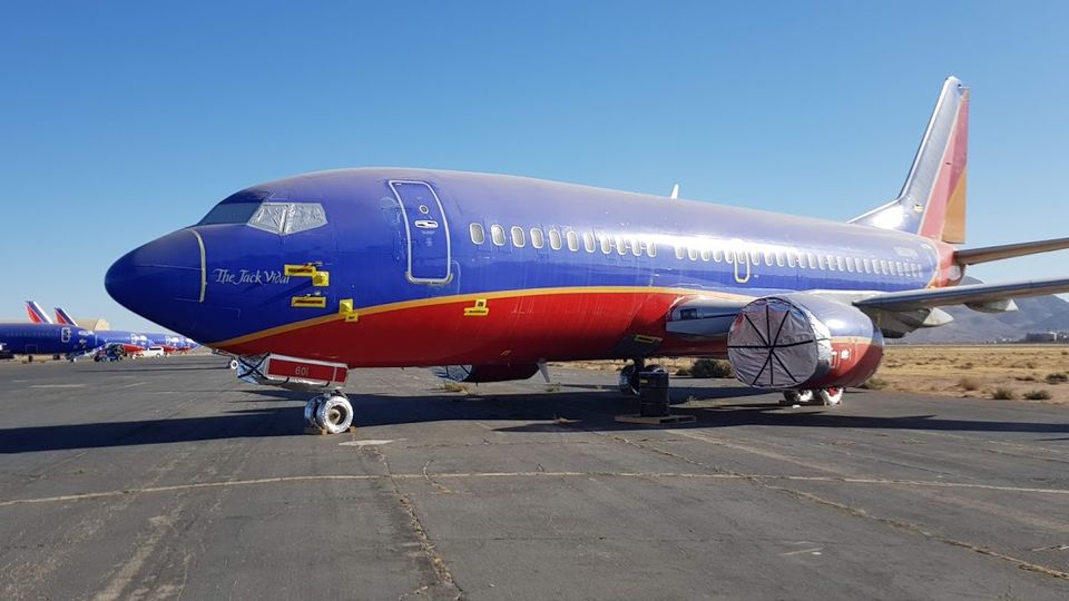 Boeing 737-300 da Southwest Airlines à venda 2 Não há motores no Boeing, apenas suas carenagens
