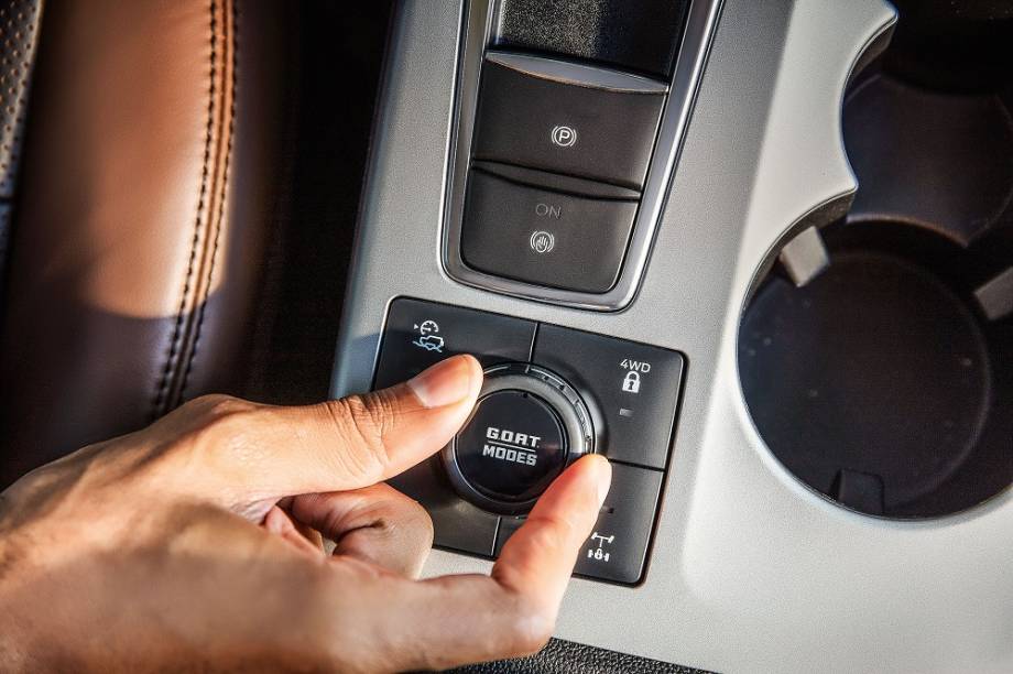 A versão Badlands tem seletor com sete modos de condução, um para cada tipo de situação A versão Badlands tem seletor com sete modos de condução, um para cada tipo de situação