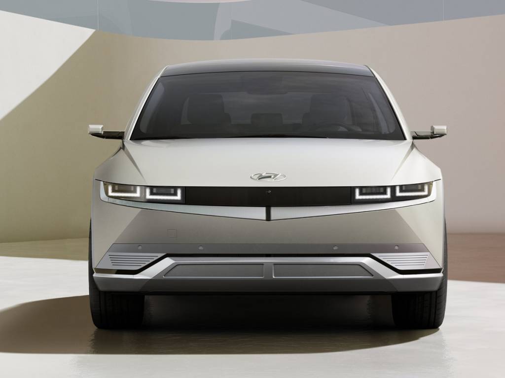 Ioniq 5 2 Faróis quadrados conectam o clássico Pony aos pixels das telas