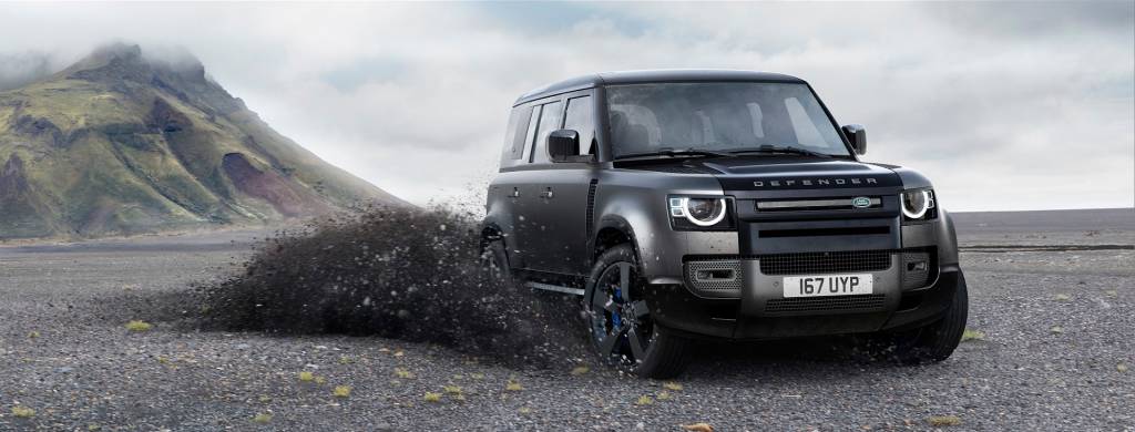 Versão de topo, Defender V8 Carpathian vem com detalhes em preto, adesivos exclusivos e o que a Land Rover definiu como 