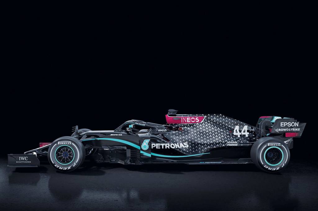 Além dos modelos dirigidos por Lewis Hamilton e Valtteri Bottas, há um Mercedes W11 na nuvem computacional