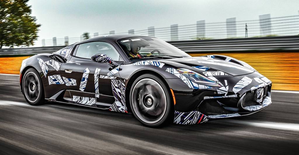 Maserati MC20 (1) MC20 vai de 0 a 100 km/h em 2,9 s e supera os 325 km/h