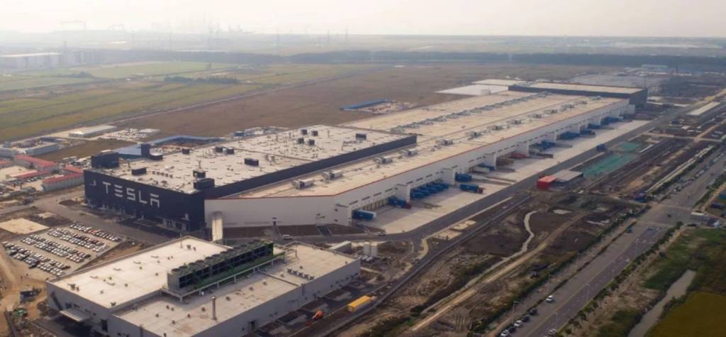 Nova fábrica da Tesla na China tem capacidade de produzir mais de 200 mil unidades por ano
