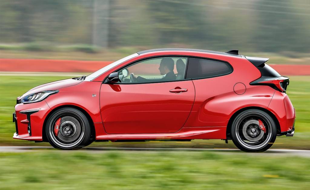 Toyota Gazoo Racing Yaris Feveireiro 2021 (3) Para reduzir peso, as portas são de alumínio e o teto é de fibra de carbono