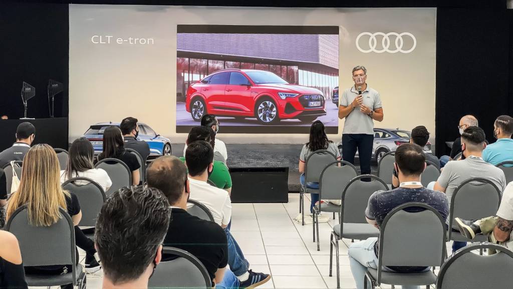 O presidente da Audi, Johannes Roscheck, deu as boas-vindas aos convidados.