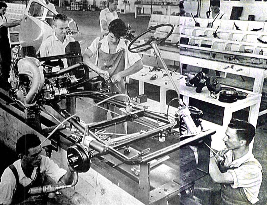 A linha de montagem das primeiras Romi Isetta: simples colocação de componentes prontos, entregues por fornecedores independentes