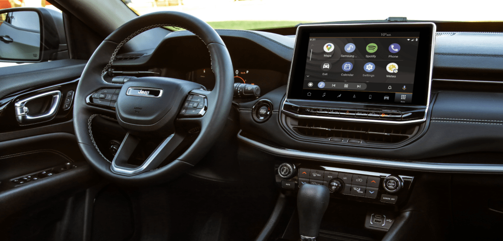 Apple Carplay em funcionamento na central Uconnect 5 de 10,1 polegadas do novo Jeep Compass 2022 Apple Carplay em funcionamento na central Uconnect 5 de 10,1 polegadas do novo Jeep Compass 2022