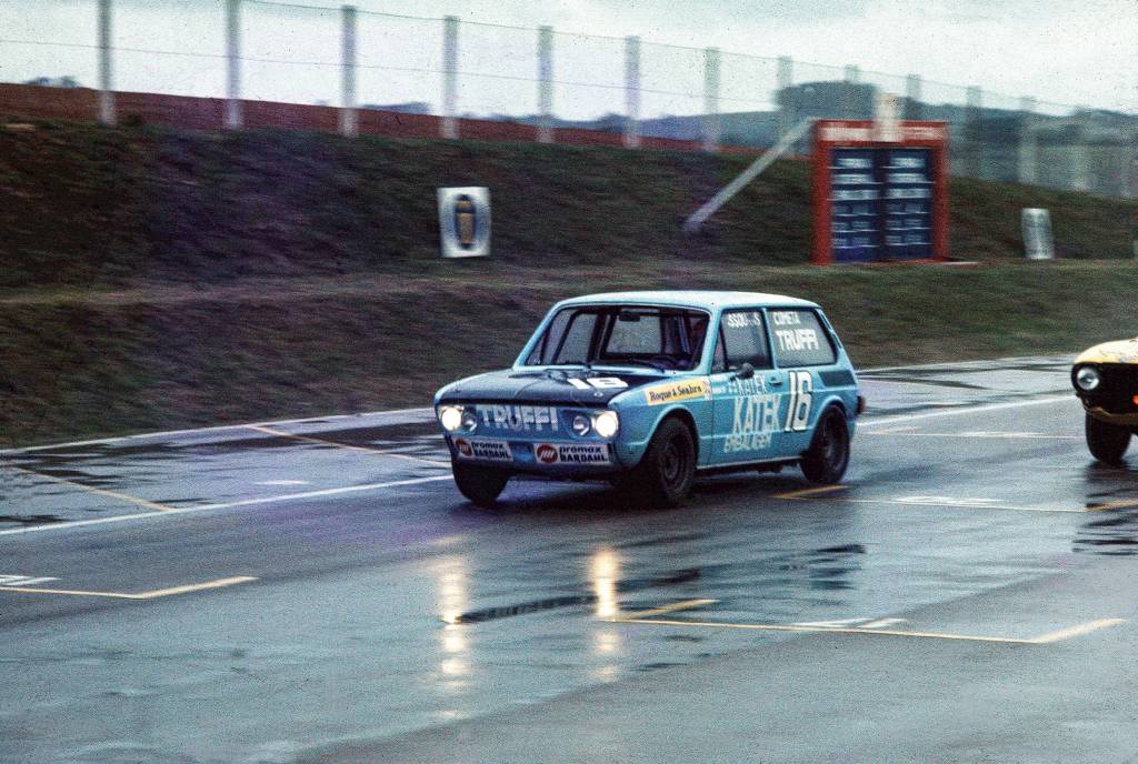 A Brasilia Elfcar Fukuda de corrida, que venceu tudo em 1974