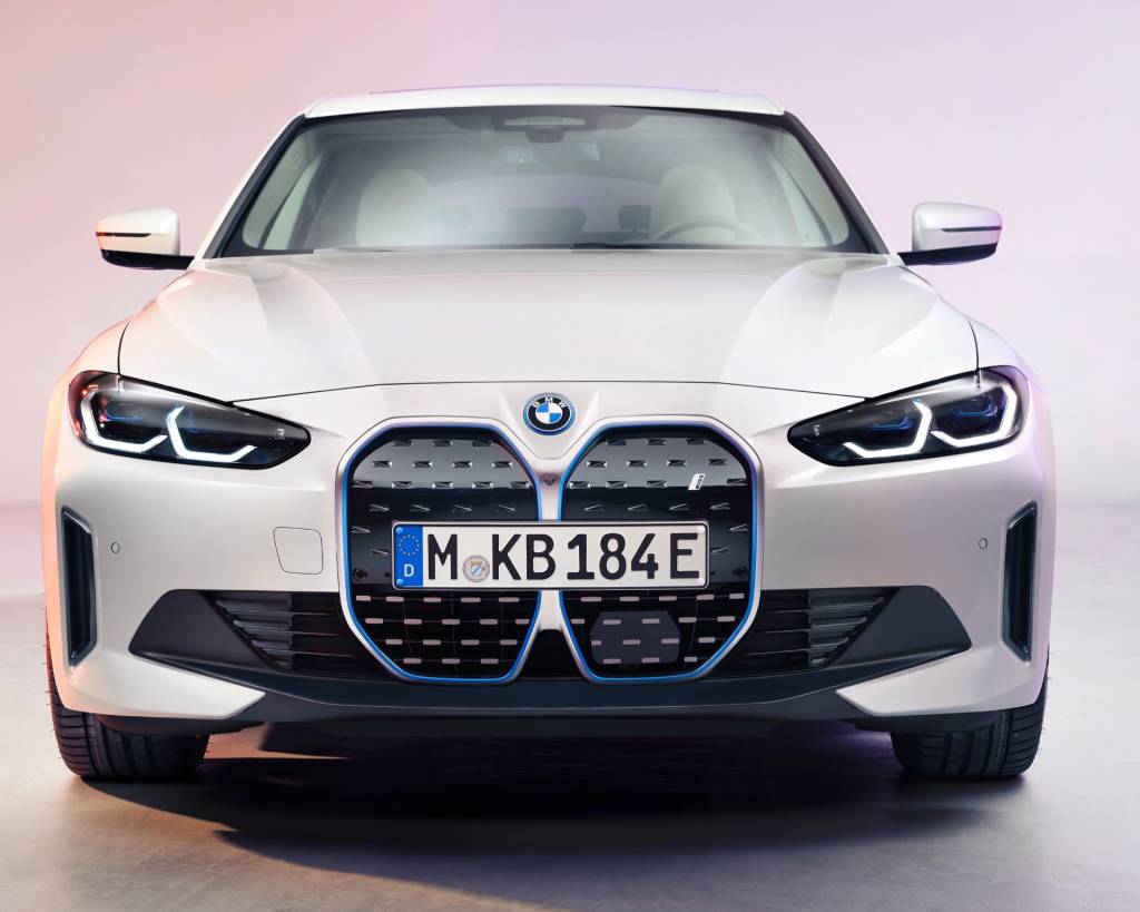 Até 2023 haverá 12 BMW elétricos à venda, incluindo hatchback i3 e SUVs iX e iX3