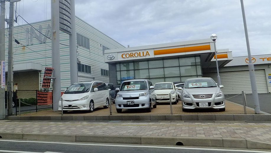 Toyota_Corolla_Sakaiminato_store