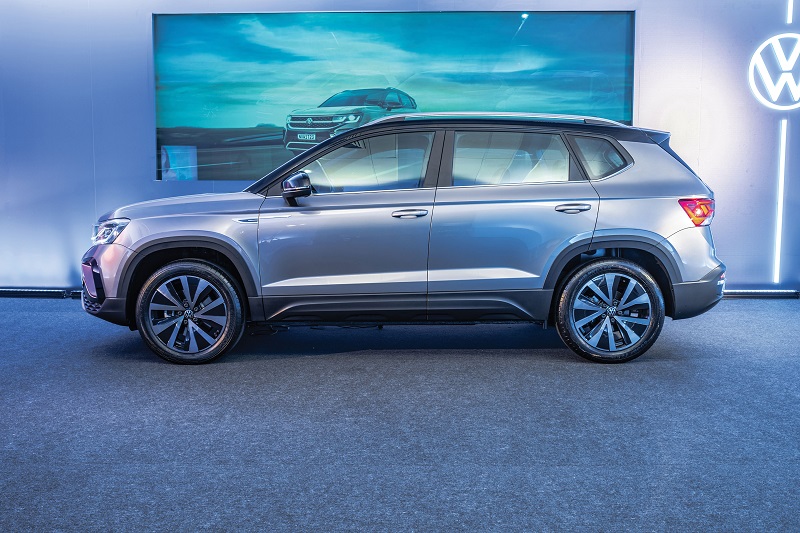 Volkswagen Taos avant premiere (4) Design do Taos lembra o do irmão compacto T-Cross