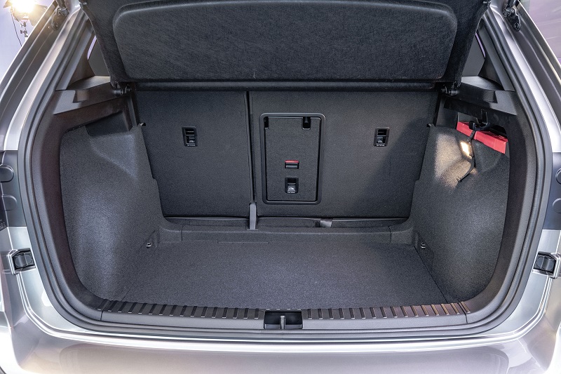 Volkswagen Taos avant premiere (8) Volume do porta-malas é de 498 litros