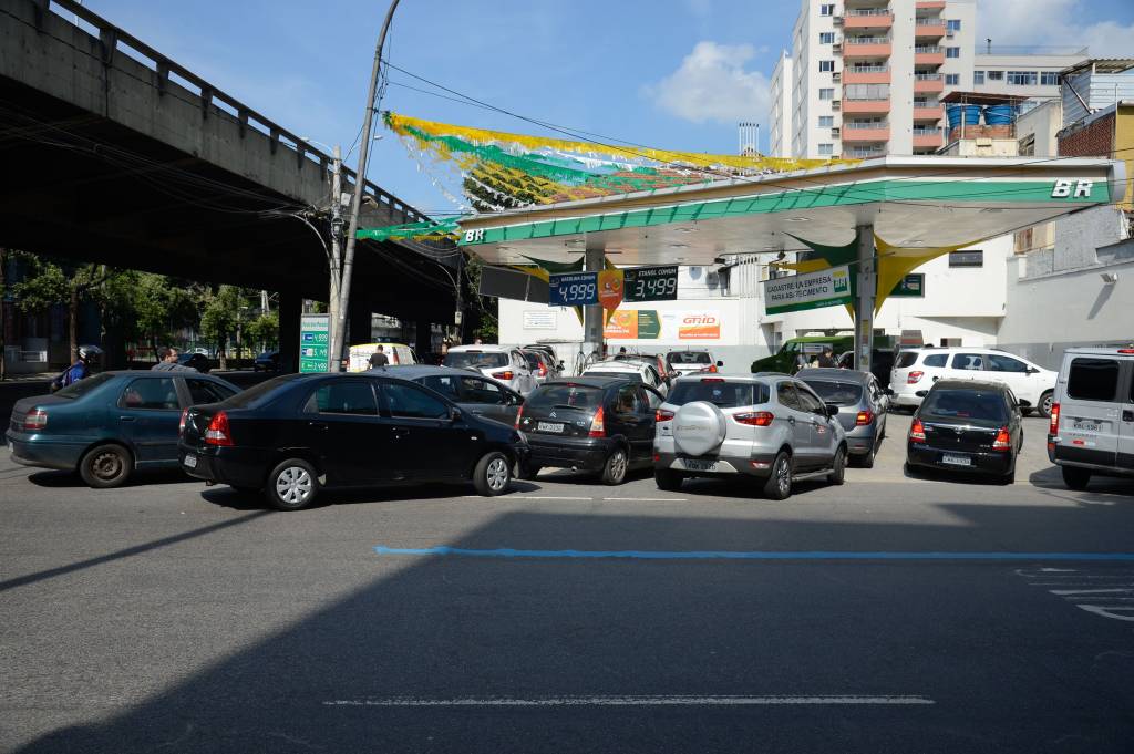 Greve de caminhoneiros provoca fila para abastecimento de combustível em posto de gasolina no Rio de Janeiro.Foto Tomaz Silva/Agência Brasil