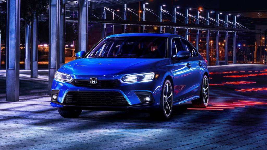 Honda Civic 2022 azul visto 3/4 de frente