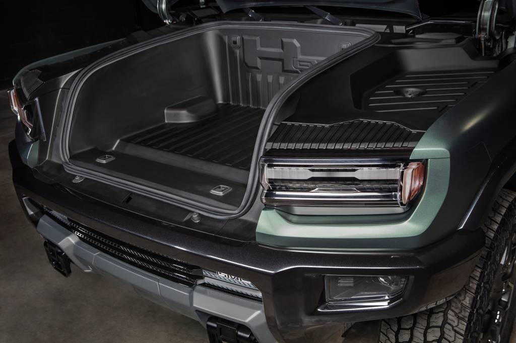 The GMC HUMMER EV SUV completes the HUMMER EV family and features a 126.7-inch wheelbase for tight proportions and a maneuverable body, providing remarkable on- and off-road capability.